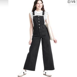Universal Black Wide-Leg Denim Overalls with Front Button Bib